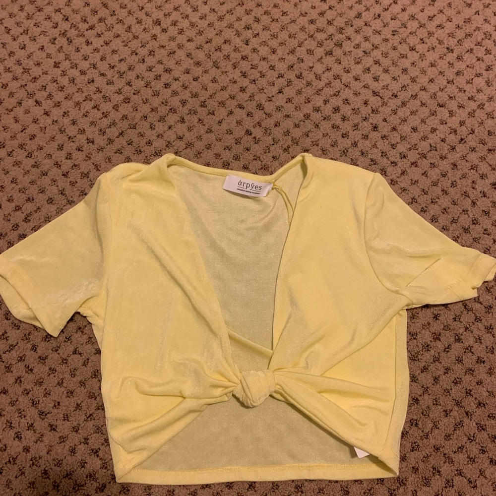 arpyes yellow crop tie top 💛⭐️🌟🌻